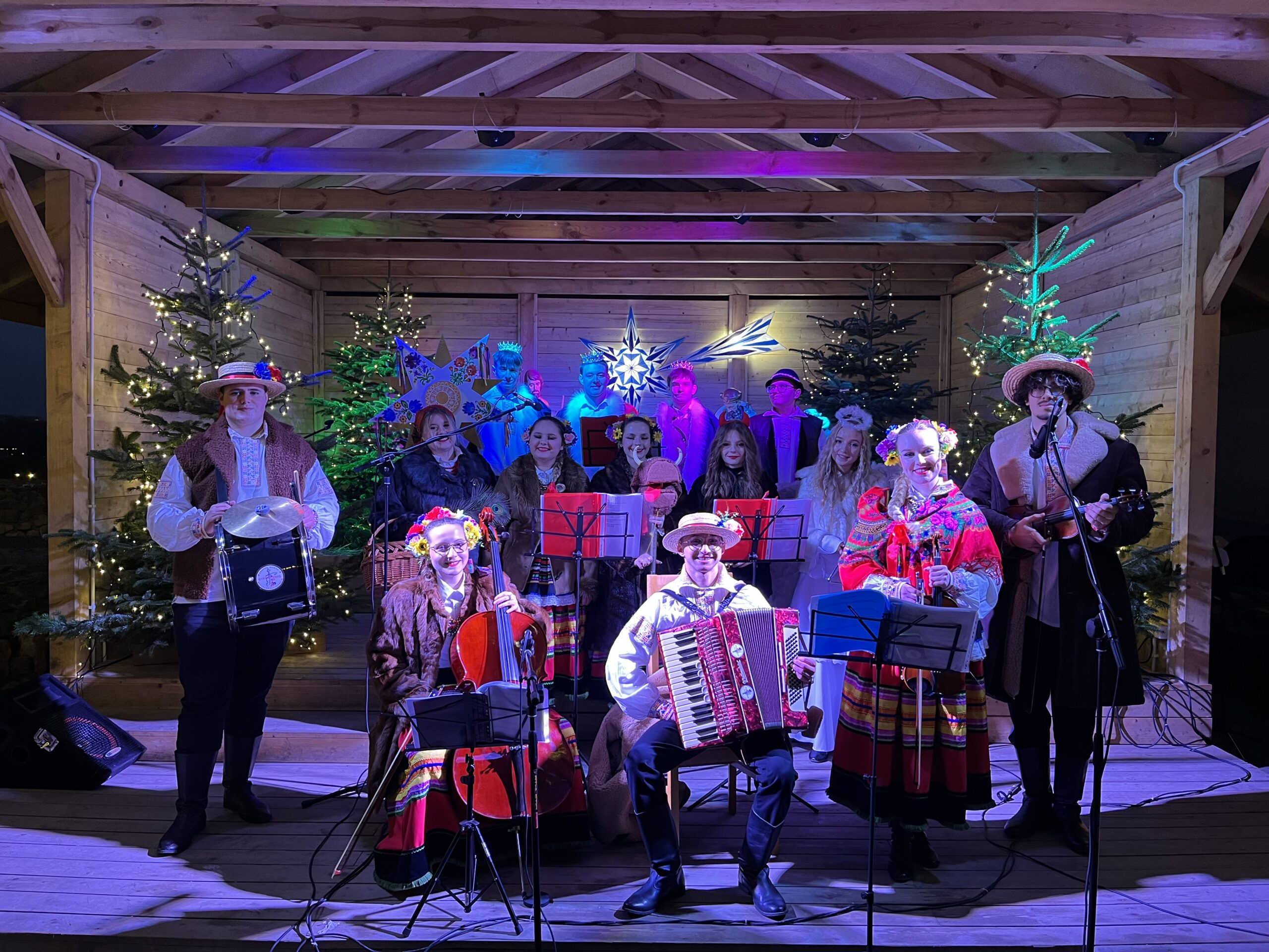 Kolędowanie w szopce miejskiej w Lublinie